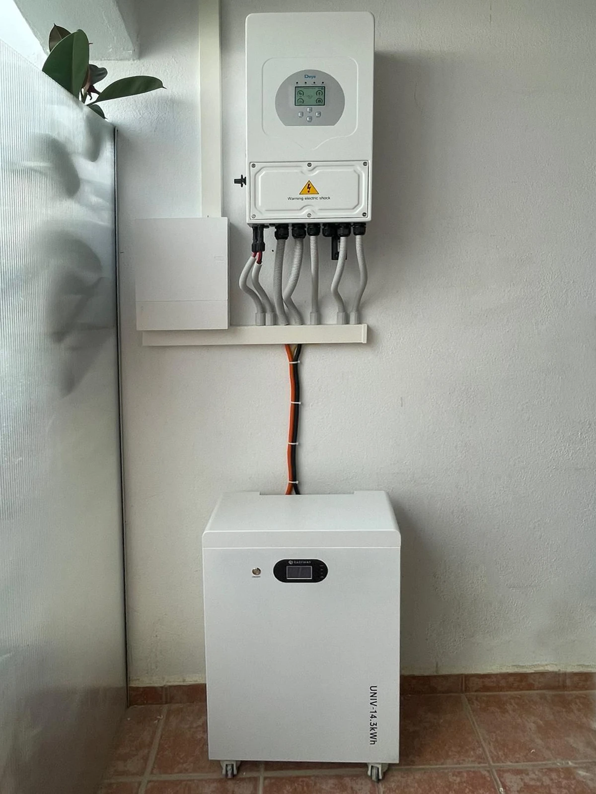 EASYWAY UNIV-14.3kWh free-standing low voltage battery system with Deye inverter