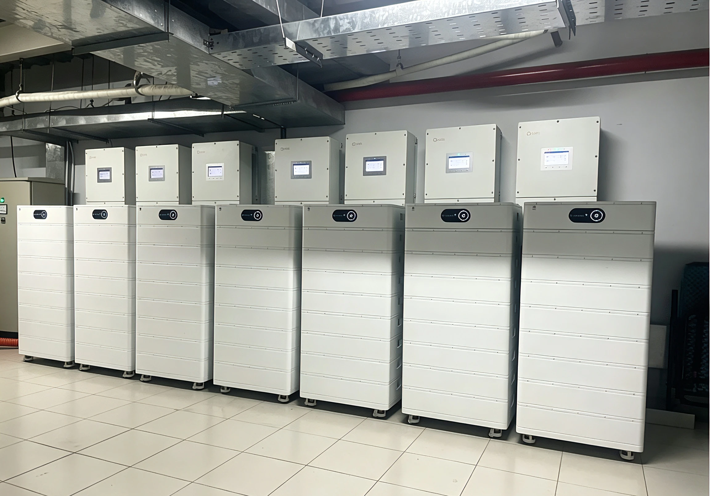 EASYWAY UNIV7600H 614kWh stackable high voltage energy storage project with Solis inverter